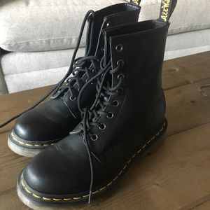 Dr. Martens Women’s 1460W Originals, Black, 8M US